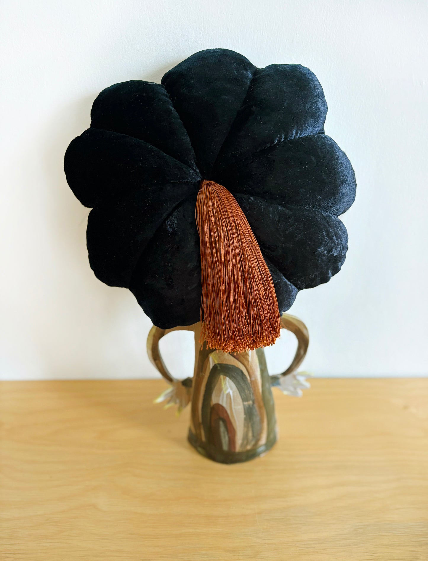 FULL BLOOM, black - BROWN TASSEL