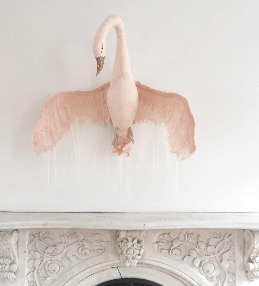 Wall mounted Swan Powder pink-peach