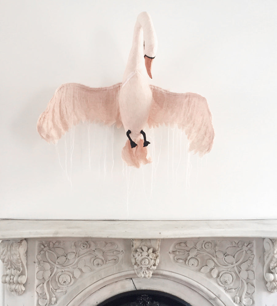 Wall mounted Swan Powder pink-peach