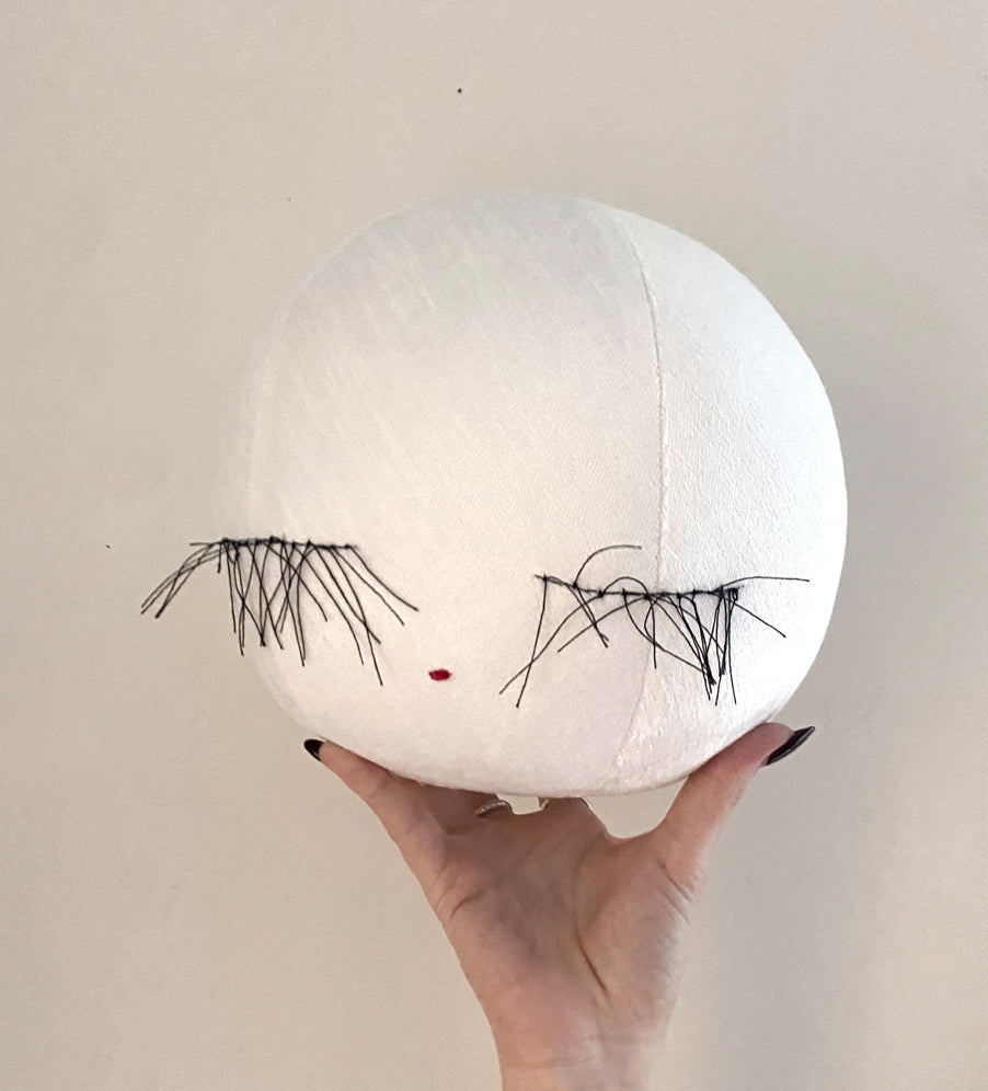 Pearl Pillow with lashes