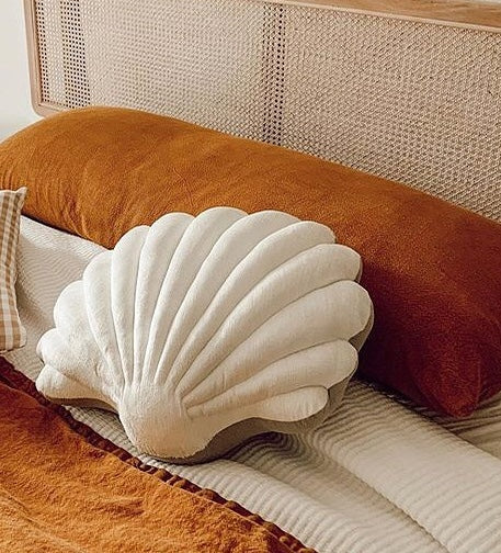 SHELL PILLOWS - WHITE VELVET