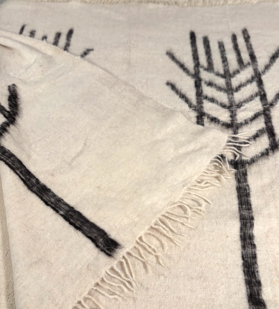 Wheat hand woven wool blanket - White & Chalk Black