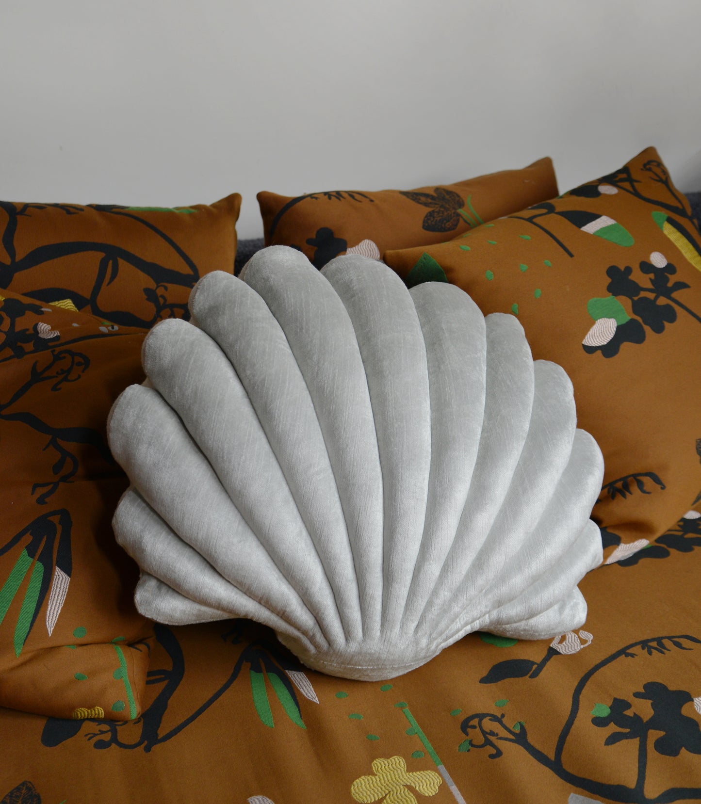 SHELL PILLOWS IN VELVET - ICY BLUE