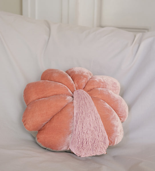 FULL BLOOM, PEACHY PINK - POWDER TASSEL