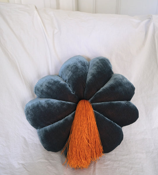 FULL BLOOM, BLUE - ORNAGE TASSEL