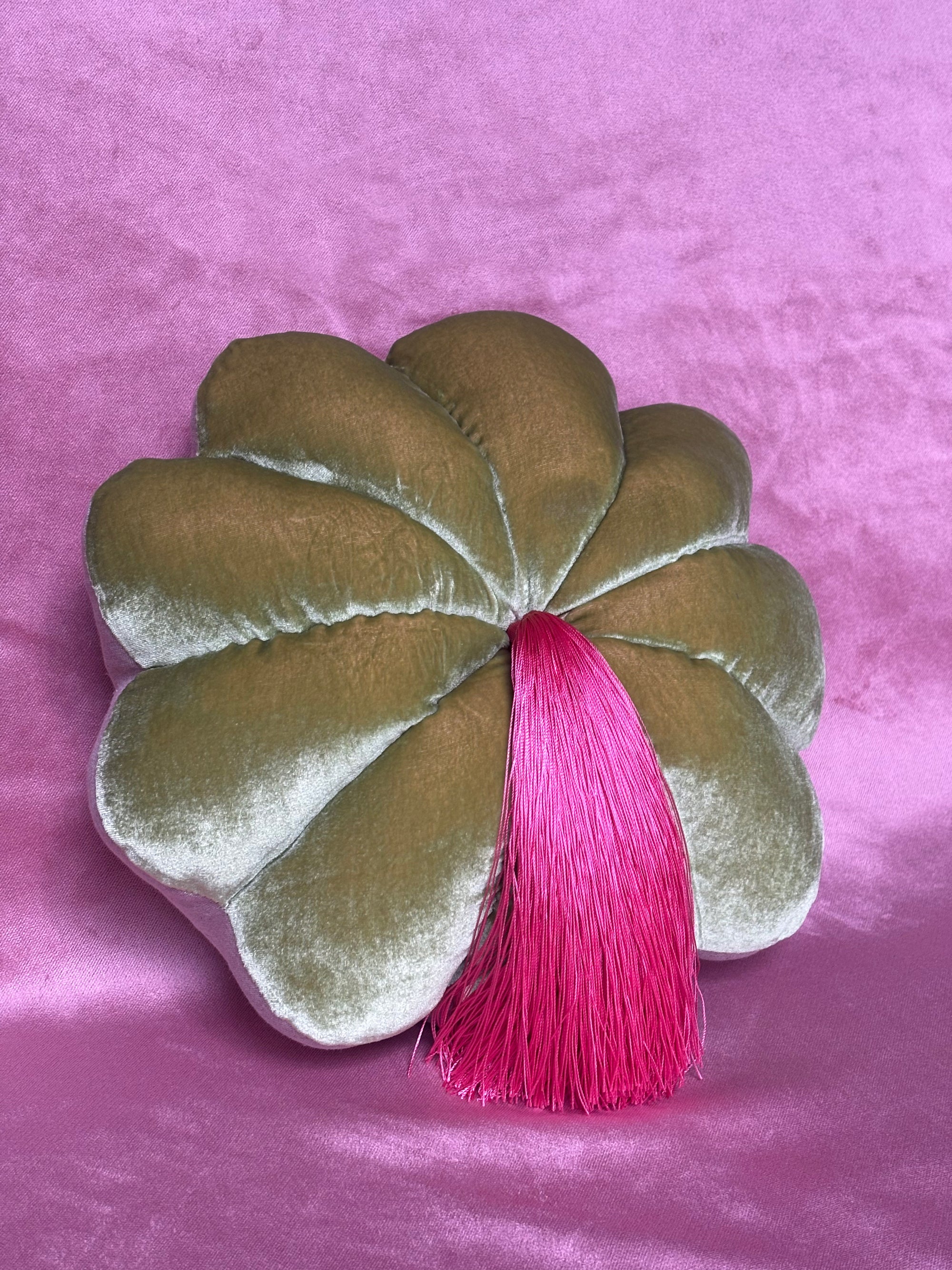 FULL BLOOM, PEAR GREEN - PINK TASSEL
