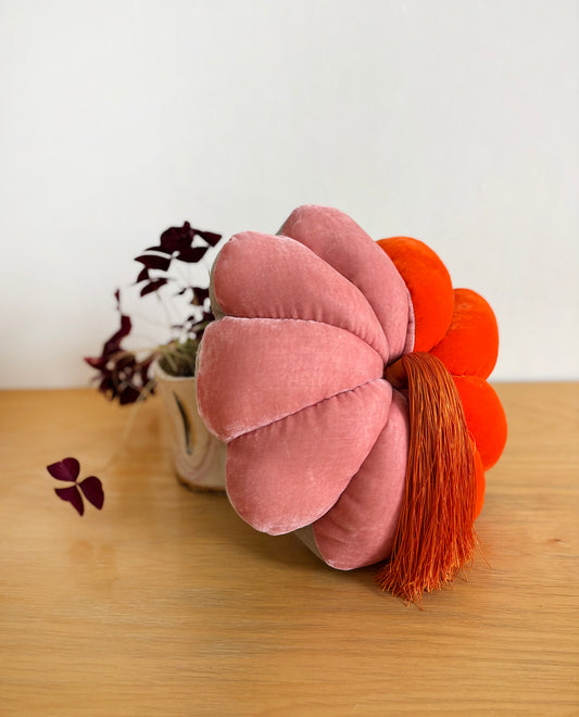 FULL BLOOM, PEACH & ORANGE -ORANGE TASSEL