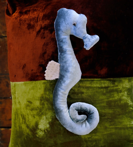 Paper weight Seahorse in Pine and Emerald Velvet