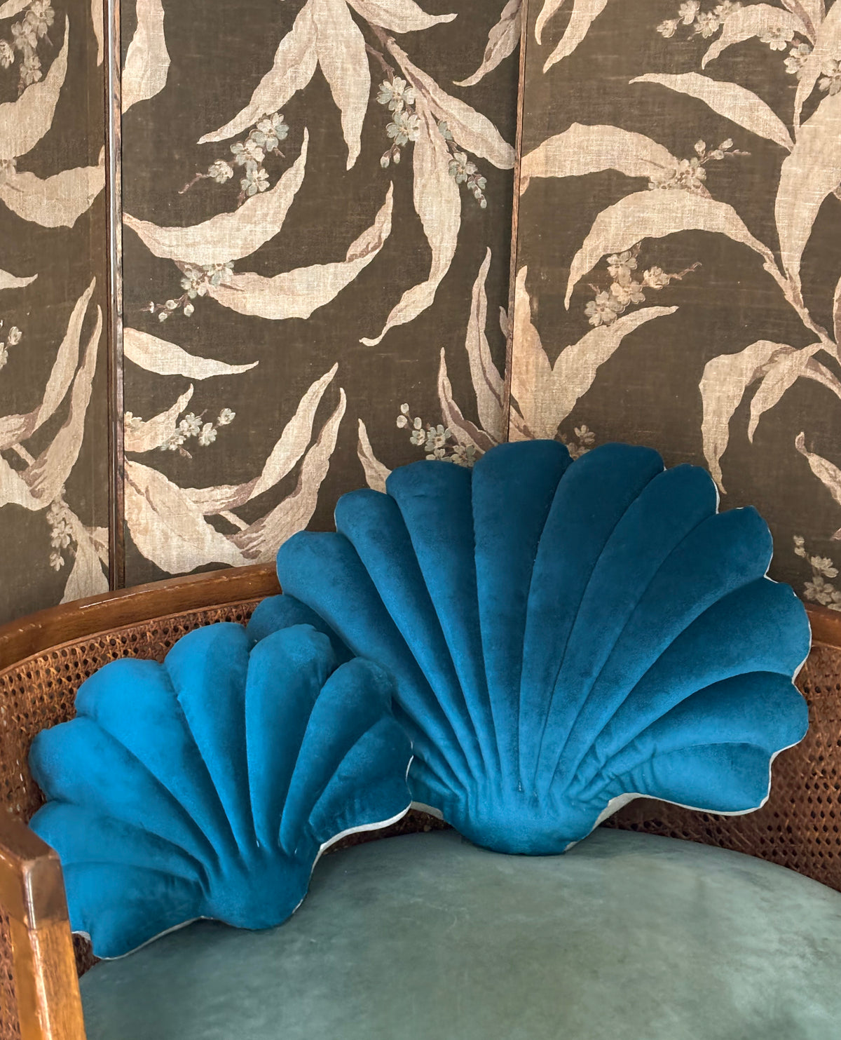 SHELL VELVET PILLOWS - PEACOCK