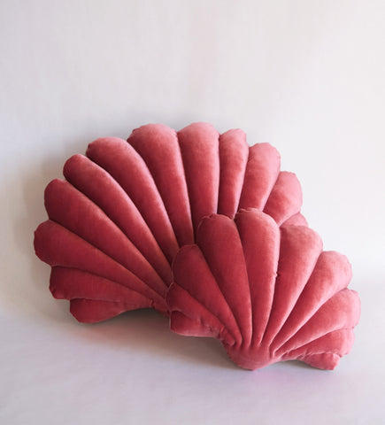 Small Shell Pillows in velvet - Raspberry