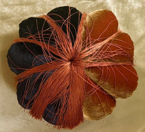 FULL BLOOM, OCHER & OCHRE / BLACK - OCHER OR BLACK TASSEL