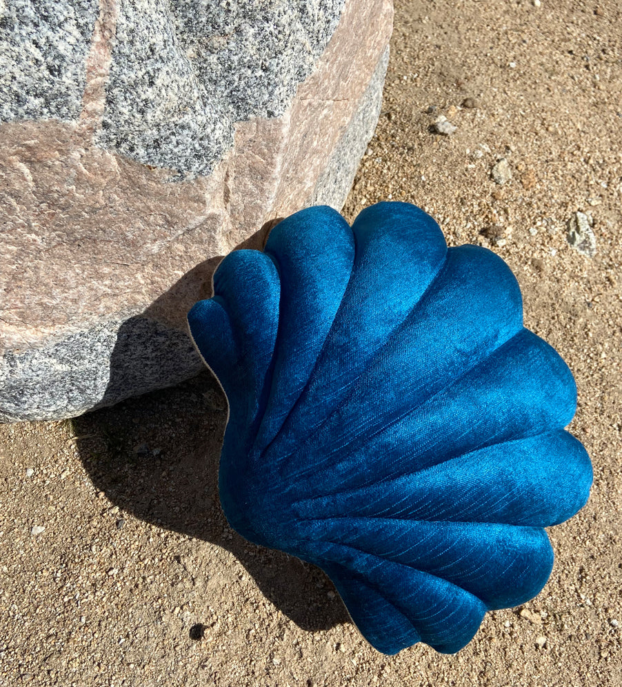 SHELL PILLOWS IN VELVET - COBALT BLUE