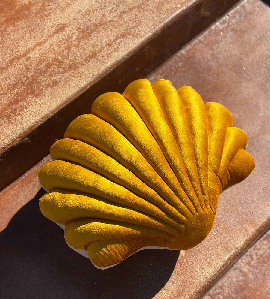 SHELL PILLOWS IN VELVET - AMBER YELLOW