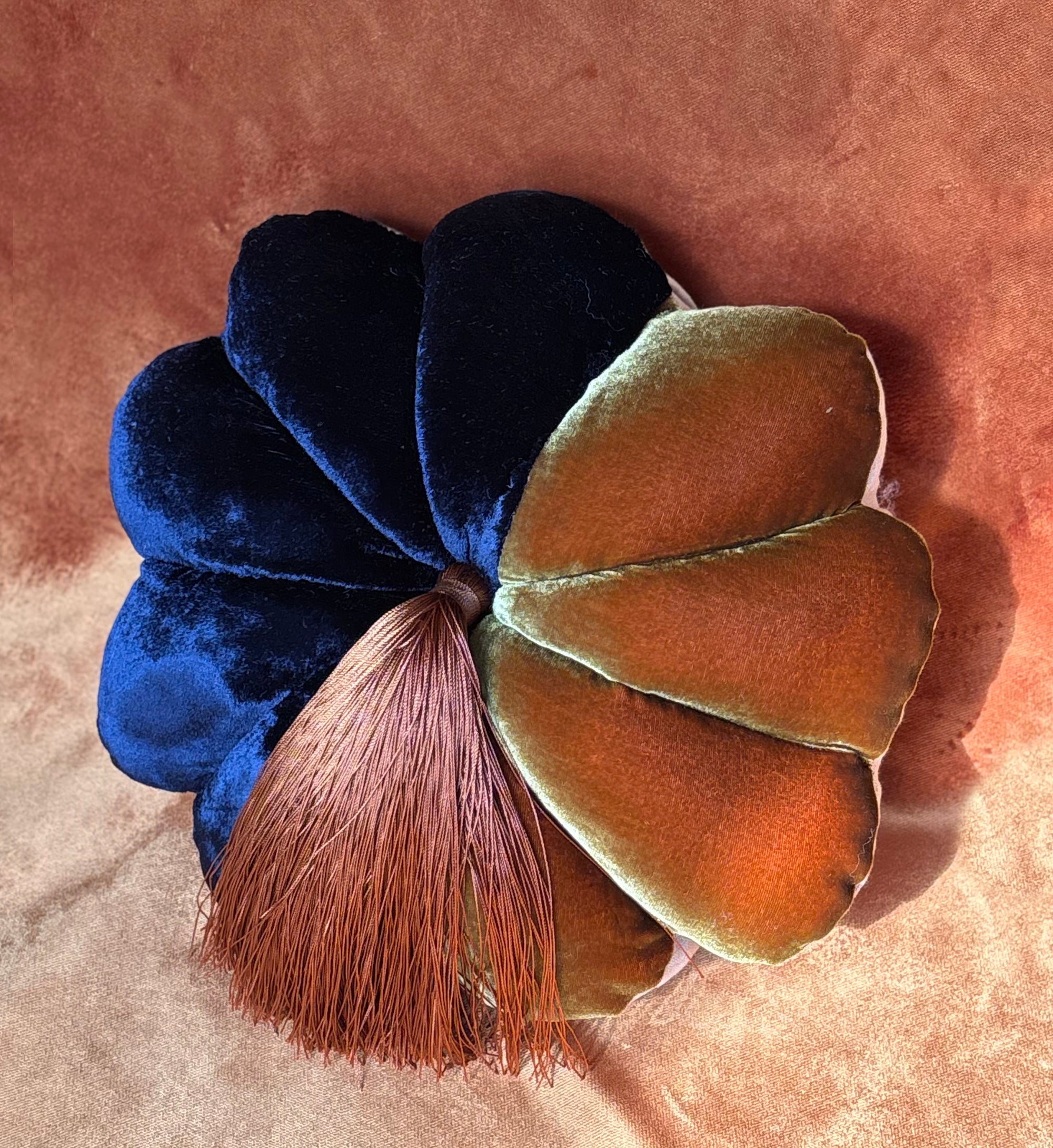 FULL BLOOM, OCHER & OCHRE / BLACK - OCHER OR BLACK TASSEL
