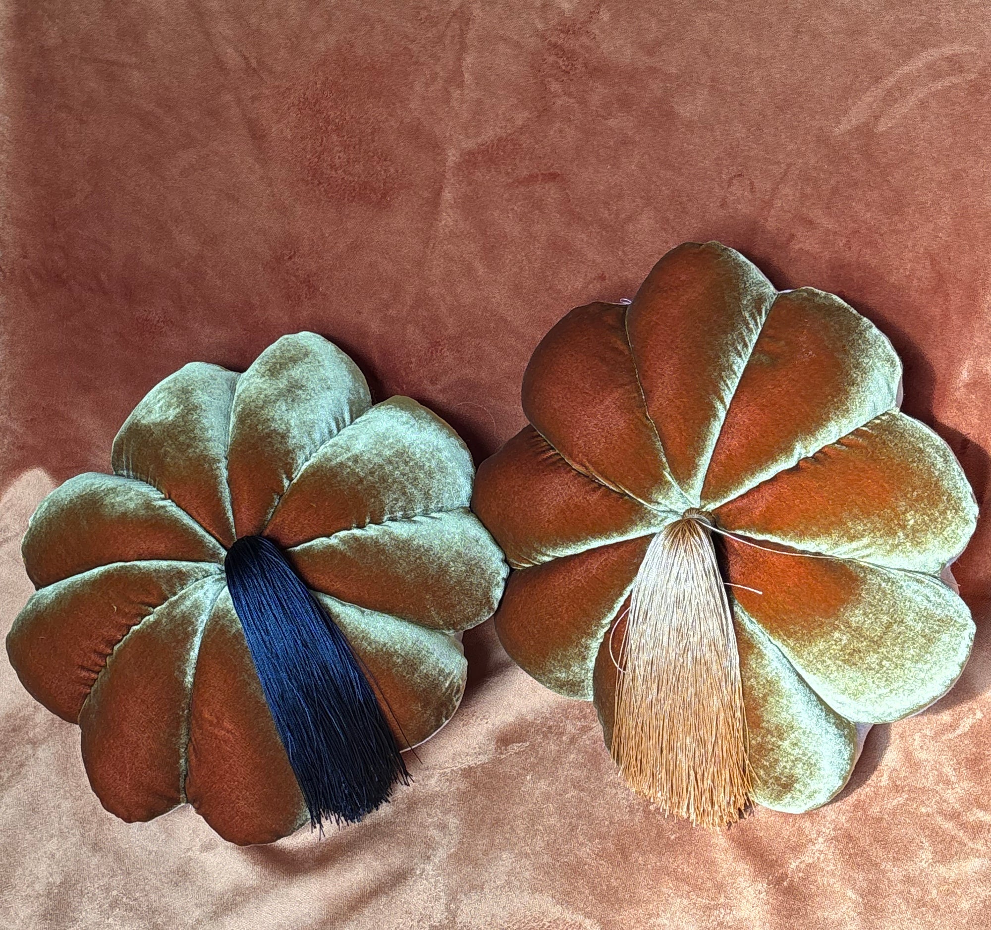 FULL BLOOM, OCHER & OCHRE / BLACK - OCHER OR BLACK TASSEL