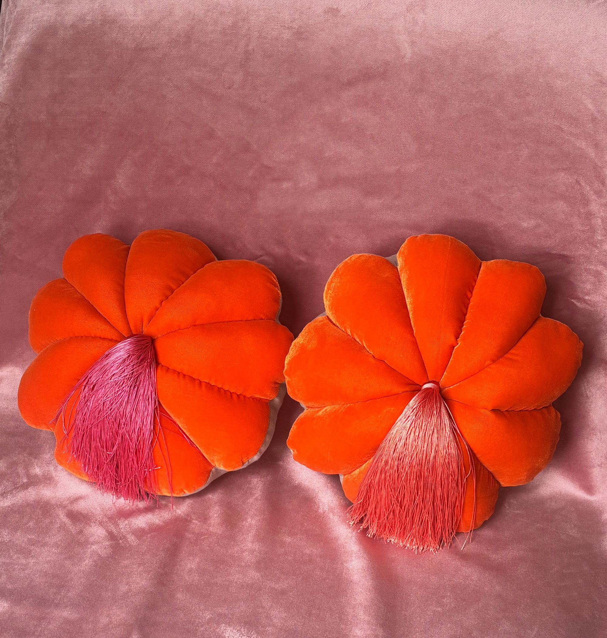 FULL BLOOM, ORANGE - PINK TASSEL