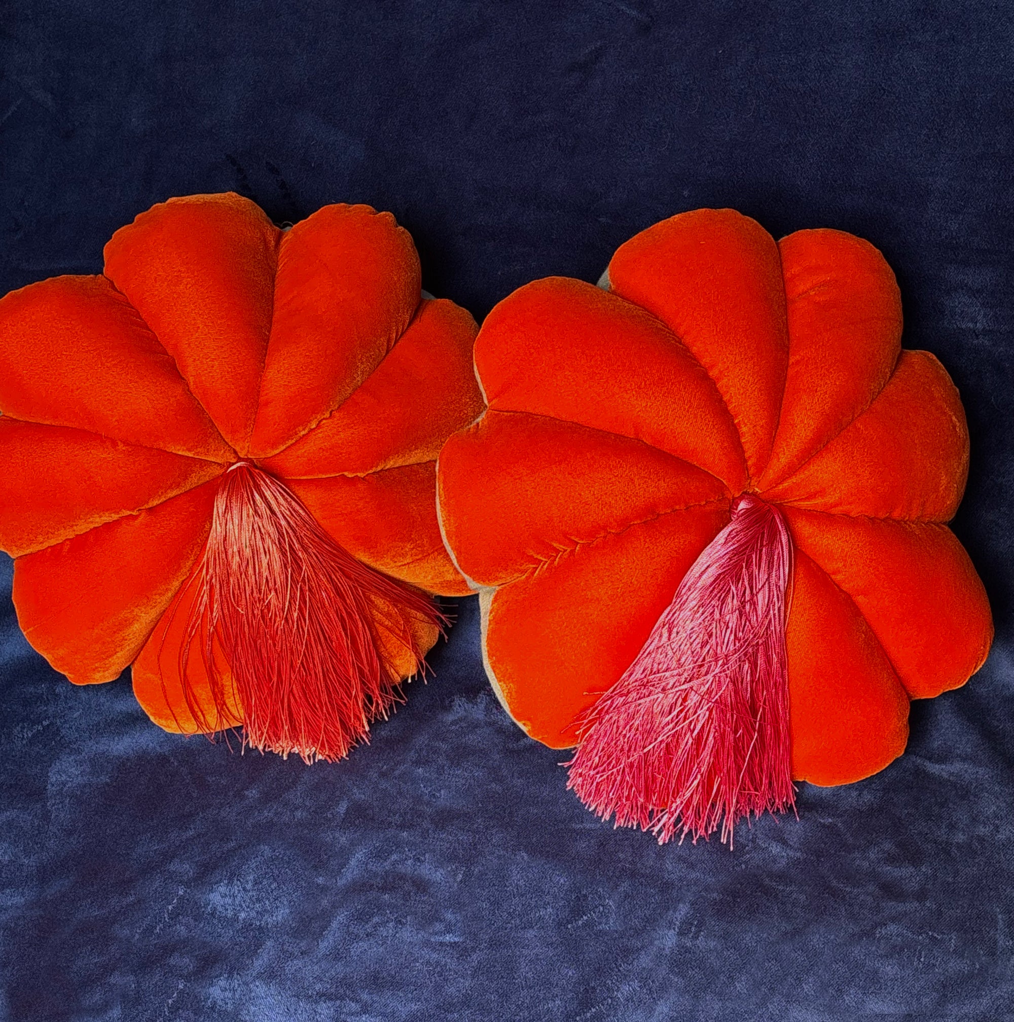 FULL BLOOM, ORANGE - PINK TASSEL