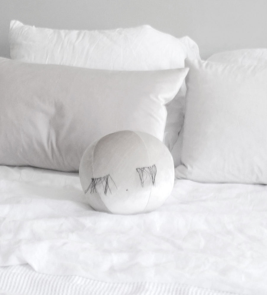 Pearl Pillow with lashes