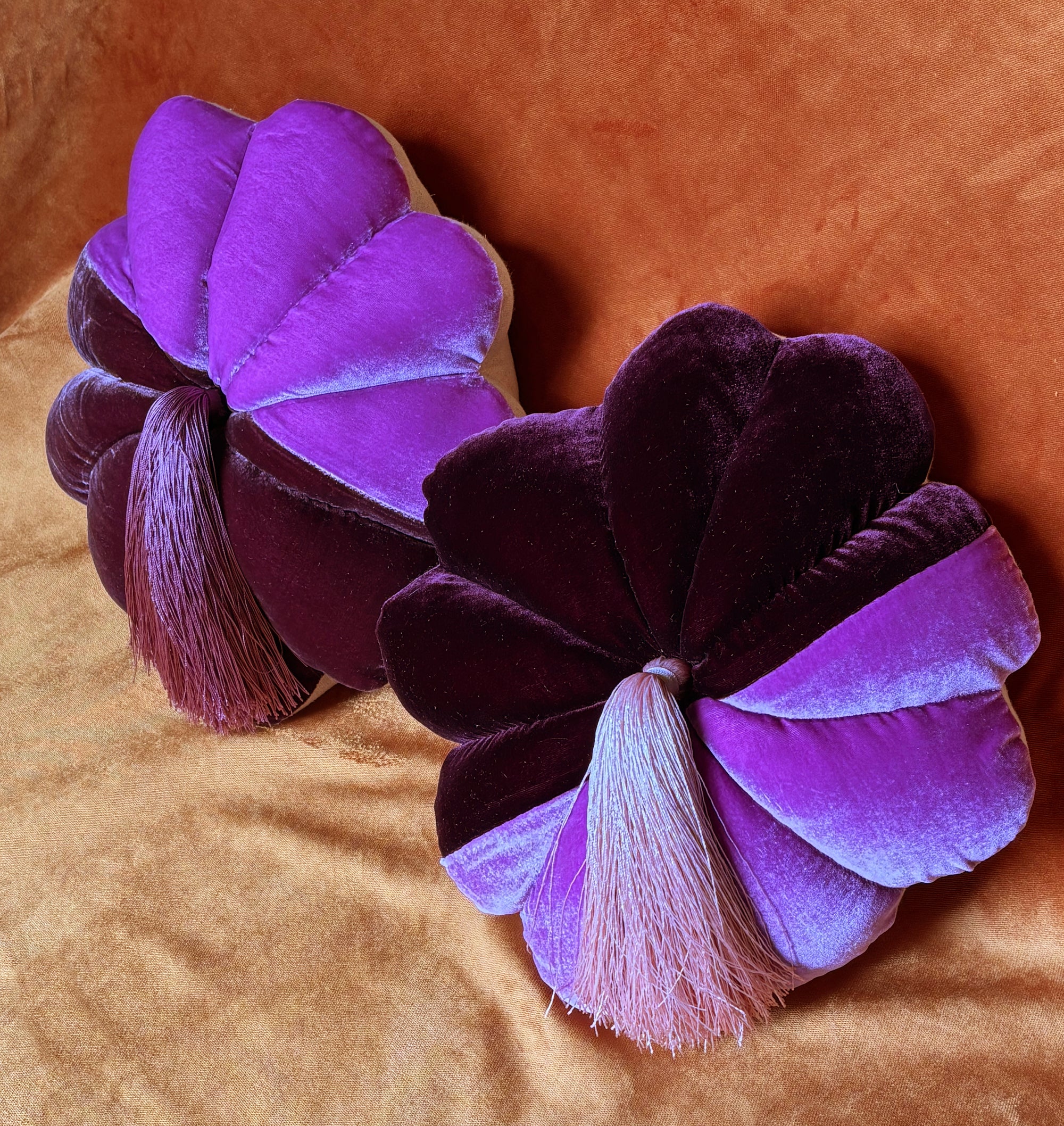FULL BLOOM, PLUM / FUCSIA - DARK OCHER TASSEL