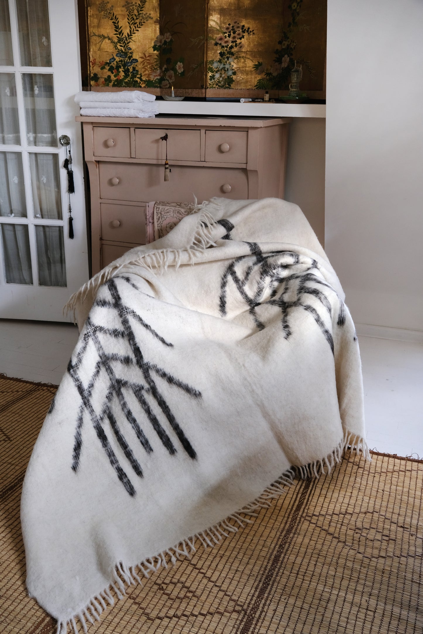 Wheat hand woven wool blanket - White & Chalk Black