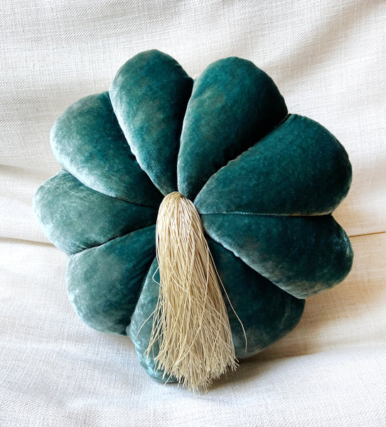 FULL BLOOM, PINE - LIGHT TASSEL